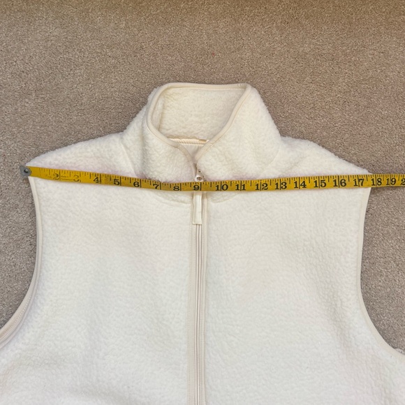 Cozy Cream Sherpa Fleece Vest - Zip Front - Picture 4 of 5